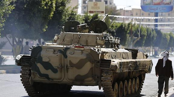 Un tanque en las inmediaciones del palacio presidencial. 