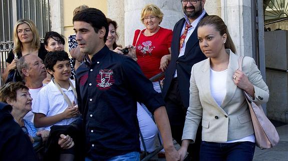 El torero, junto a su mujer María José Campanario. 