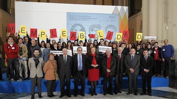 César Alierta (cuarto, izda.), en el acto de hoy.