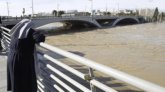 Caudal del Ebro a su paso por Zaragoza.