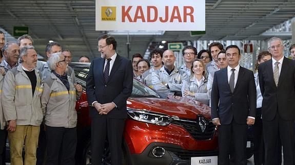 Rajoy, durante su visita a la factoría de Renault en Palencia. 