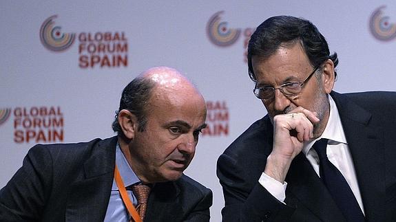 Mariano Rajoy y Luis de Guindos.