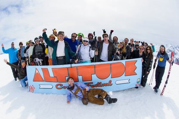 Turistas llegados desde todos los puntos de Europa disfrutan con la gran fiesta de Mayrhofen