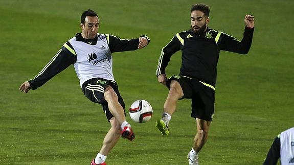 Cazorla y Carvajal (d) en un entrenamiento. 