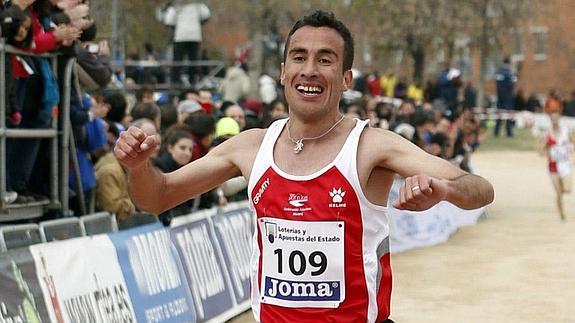 Mohamed Marhoum tras proclamarse por primera vez campeón de España de cross. 