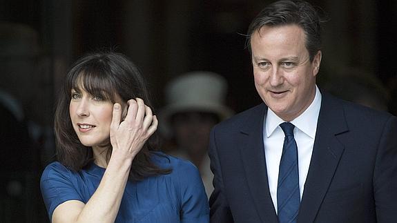 El primer ministro británico, David Cameron, y su esposa.