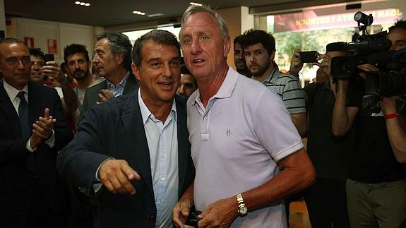 Laporta (i) y Cruyff. 