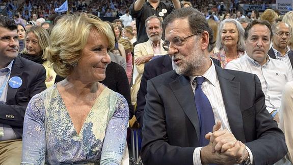 Esperanza Aguirre y Mariano Rajoy, durante la campaña en Madrid.