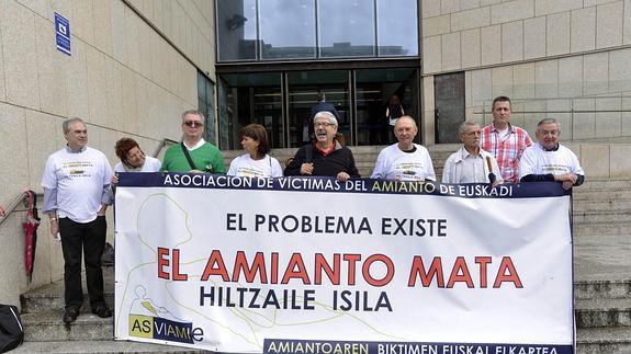 Manifestación de víctimas de amianto en Euskadi.
