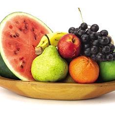 Fuente con frutas.