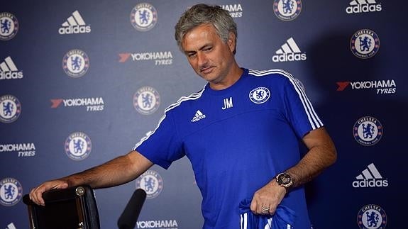 Mourinho, en la sala de prensa del Chelsea. 