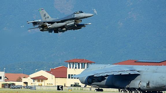 Avión americano en la base de Incirlik, en Turquía. 