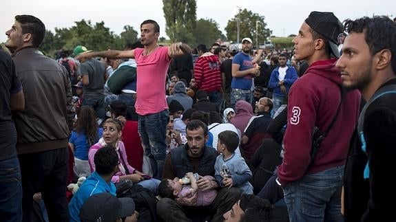 Refugiados cerca del pueblo de Babska (Croacia). 