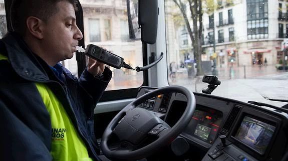 El emprendedor pretende generalizar su uso en el transporte público.