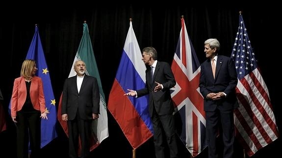La jefa de la diplomacia europea, junto a los ministros de Exteriores de Irán, Reino Unido y EE UU, el día que se anunció el acuerdo. 
