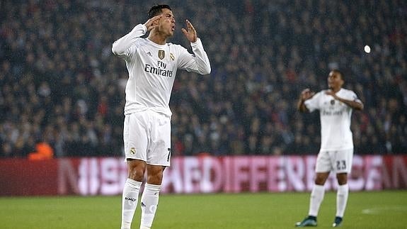 Cristiano Ronaldo se lamenta. 