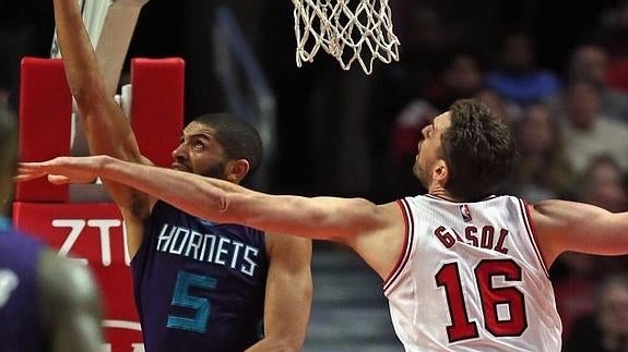 Pau Gasol, con Nicolas Batum. 