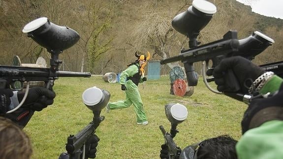 Jugadores de paintball.