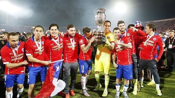 Los jugadores de Chile celebran su victoria en la Copa América. 