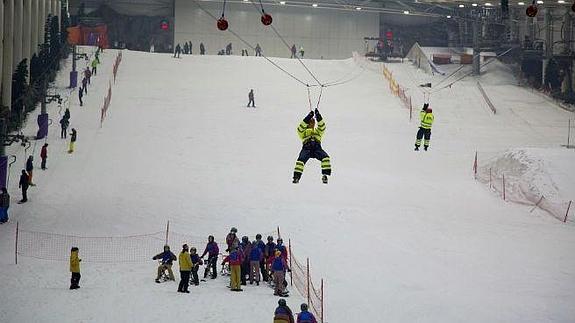 La tirolina indoor más grande del mundo, Snow Zone