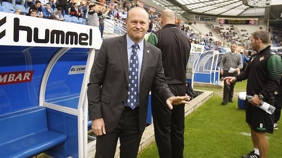 Pepe Mel, antes de empezar un partido con el Betis. 