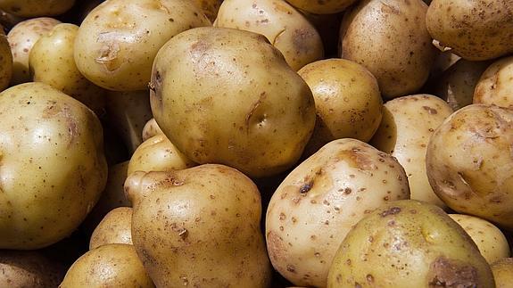 Patatas a la venta en un mercado.