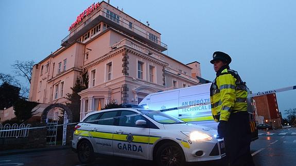 Cordón policial en los alrededores del hotel.