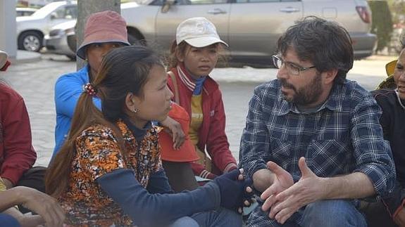 Jordi Évole, durante un momento del reportaje en Camboya. 