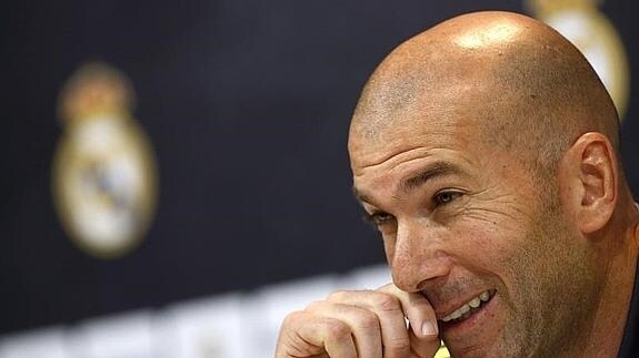 Zinedine Zidane, técnico del Real Madrid, durante la conferencia de prensa previa al choque ante la Roma. 