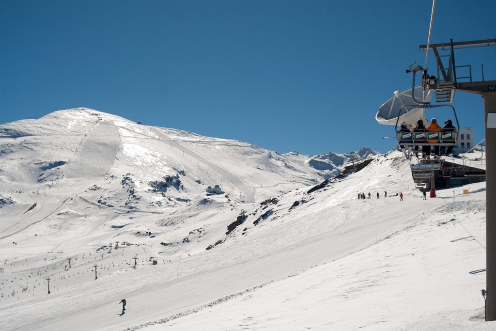 Las pistas de Sierra Nevada acumulan un total de 85 kilómetros esquiables