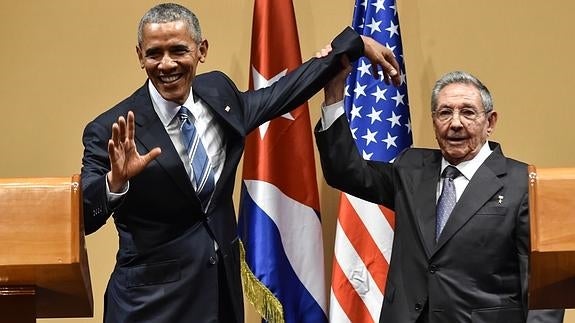 Barack Obama y Raúl Castro. 