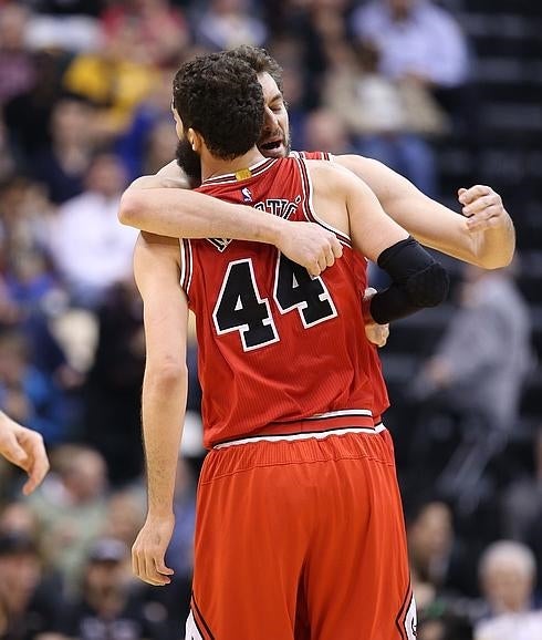 Gasol y Mirotic. 