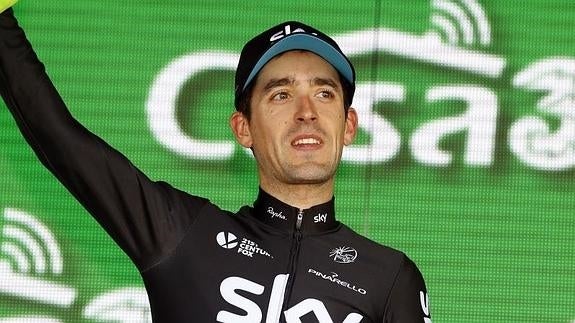 Mikel Nieve celebra la victoria de etapa. 