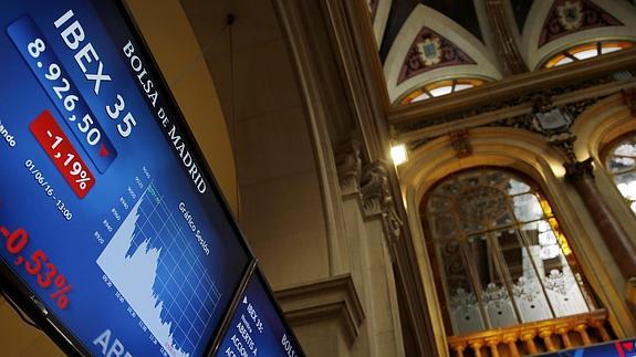 El Ibex-35 pierde los 9.000 el primer día de junio