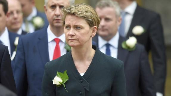 La diputada laborista Yvette Cooper durante un servicio en memoria a la también diputada laborista Jo Cox.