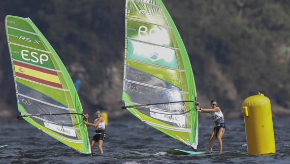 Alabau (i), durante una regata. 