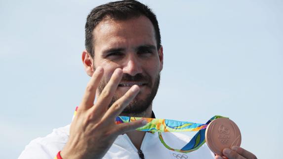 Saúl Craviotto indica el número de medallas olímpicas conseguidas a lo largo de su carrera. 