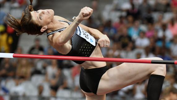 Ruth Beitia, en pleno salto. 