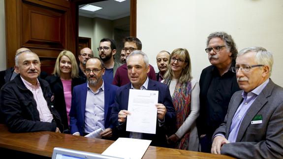 Partidos y sindicatos presentan la Proposición de Ley para la revalorización de las pensiones.