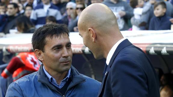 Garitano saluda a Zidane. 