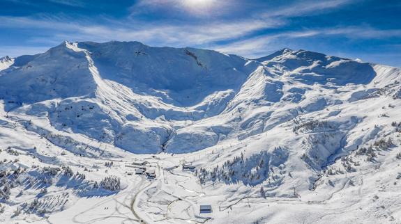 Vista aérea de la estación de montaña de Cerler