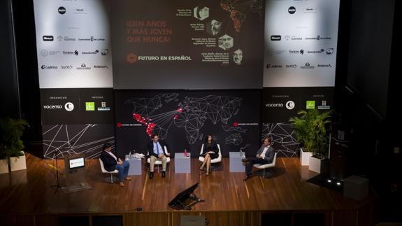 Jaime Abello, Bieito Rubido, Martha Ortiz y Benjamín Lana, durante su intervención en Medellín. 