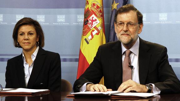 María Dolores de Cospedal junto a Mariano Rajoy.