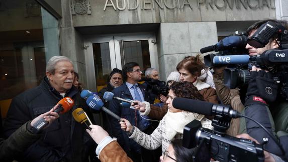 Rodríguez Braga atiende a los medios. 