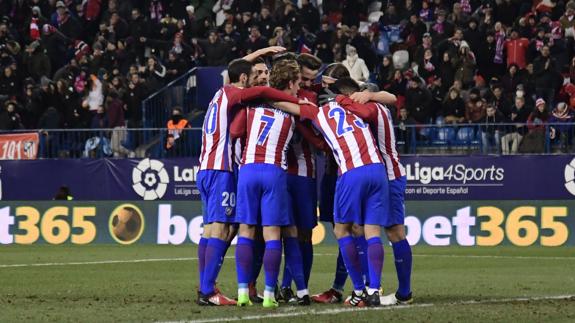 El Atlético celebra uno de los goles. 