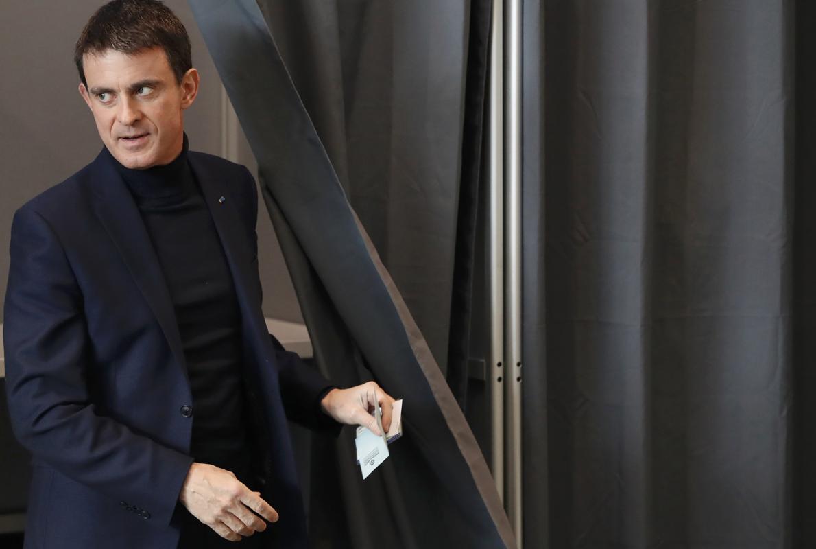 Combo de imágenes de Benoit Hamon y Manuel Valls.