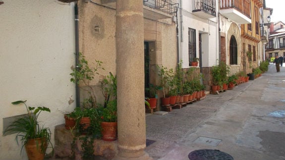 Una de las calles de Candeleda, Ávila. 