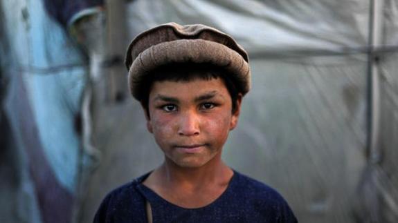 Afganistán penalizará los abusos sexuales a niños travestidos