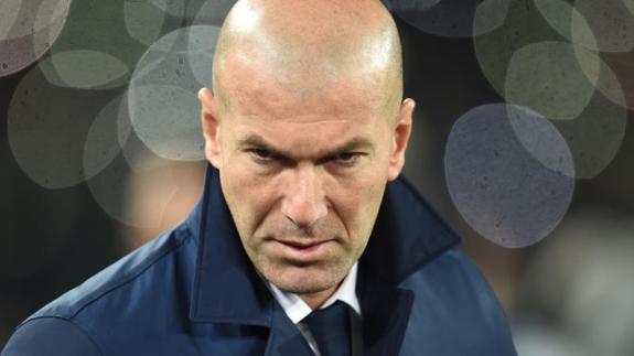 Zinedine Zidane, técnico del Real Madrid, durante el partido ante el Nápoles. 