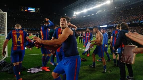 Los jugadores celebran el triunfo. 